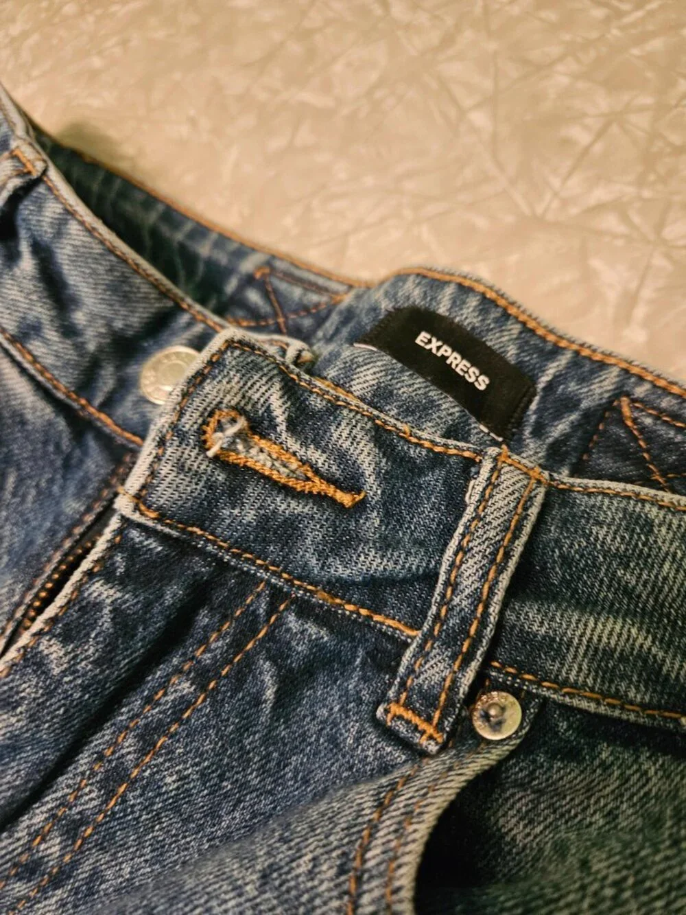 LIKE NEW!! Express women's relaxed wide leg jeans